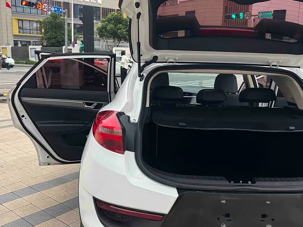 Geely Emgrand GS 2019 — фото 14