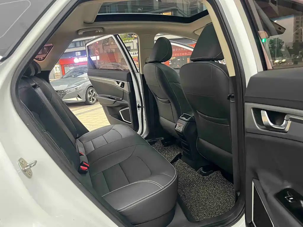 Geely Emgrand GS 2019 — фото 11