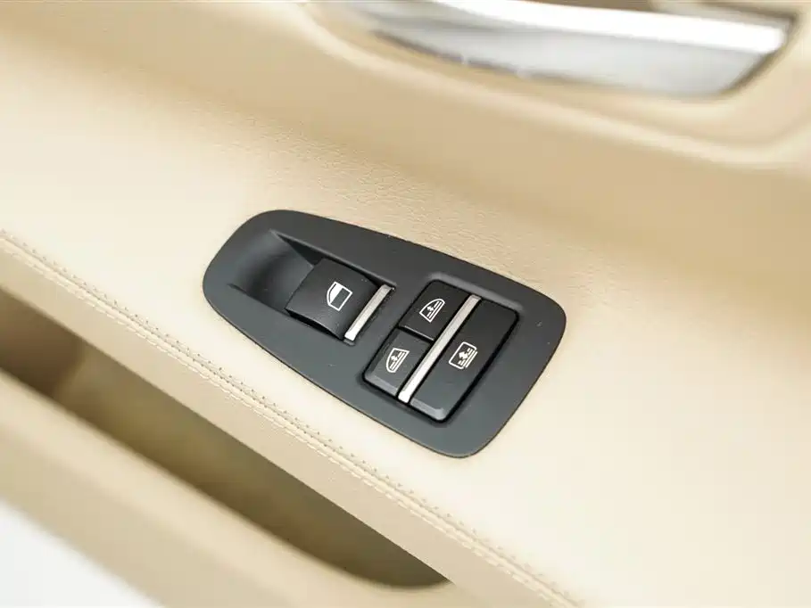 BMW 5 Series GT 2015 — фото 24
