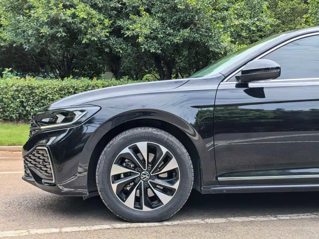 Volkswagen Passat 2023 — фото 12