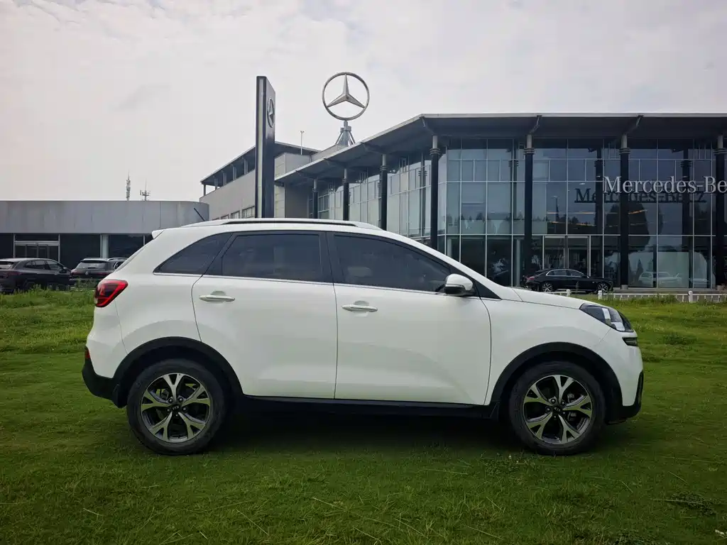 Kia KX3 Proud Running 2015