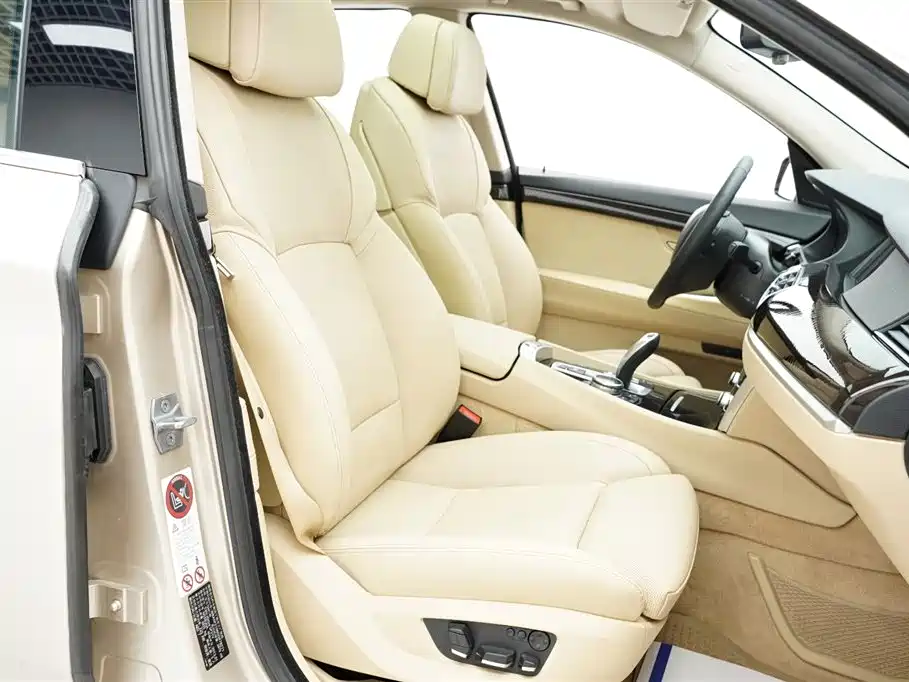 BMW 5 Series GT 2015 — фото 27