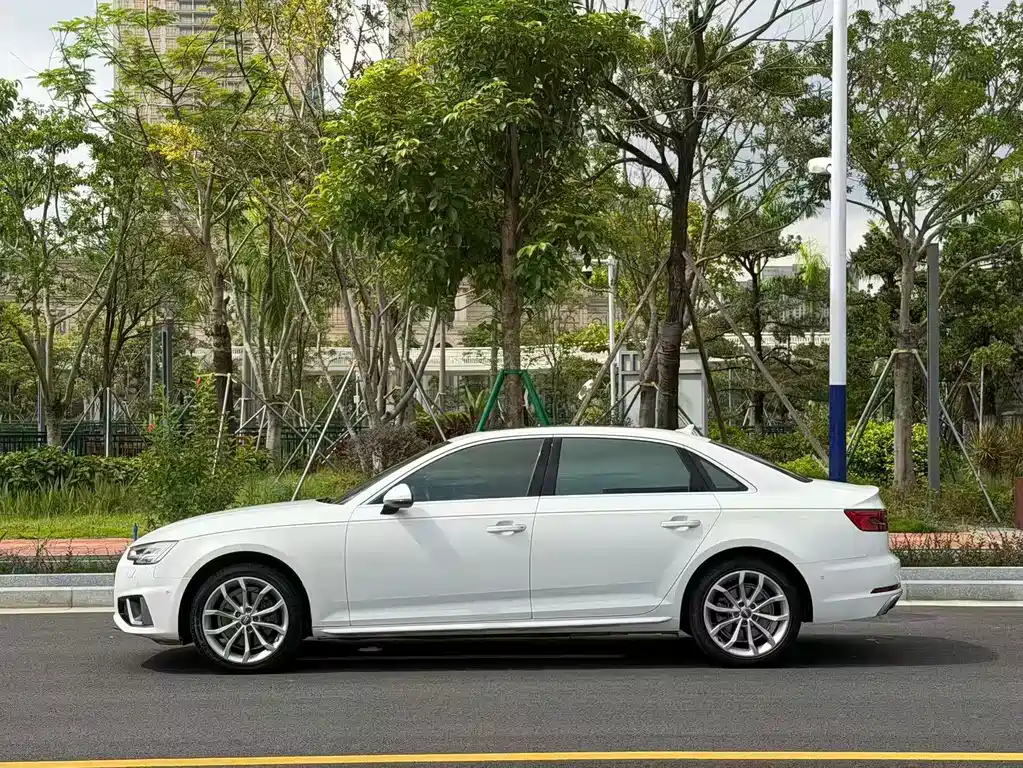Audi A4L 2020