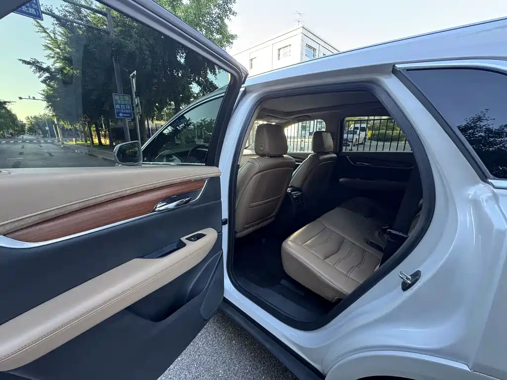Cadillac XT5 2017 — фото 16