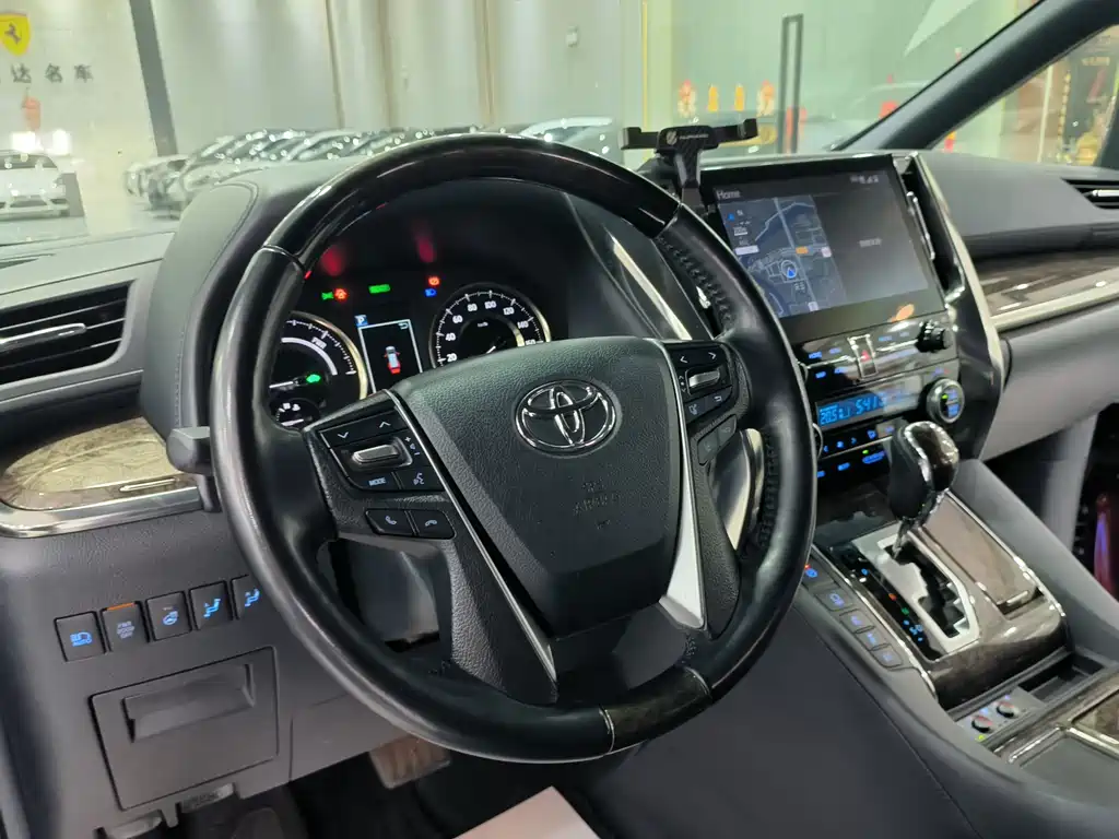 Toyota Alphard 2020 — фото 13