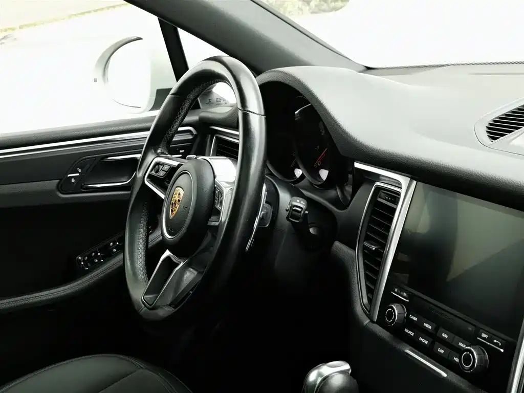 Porsche Macan 2016 — фото 22