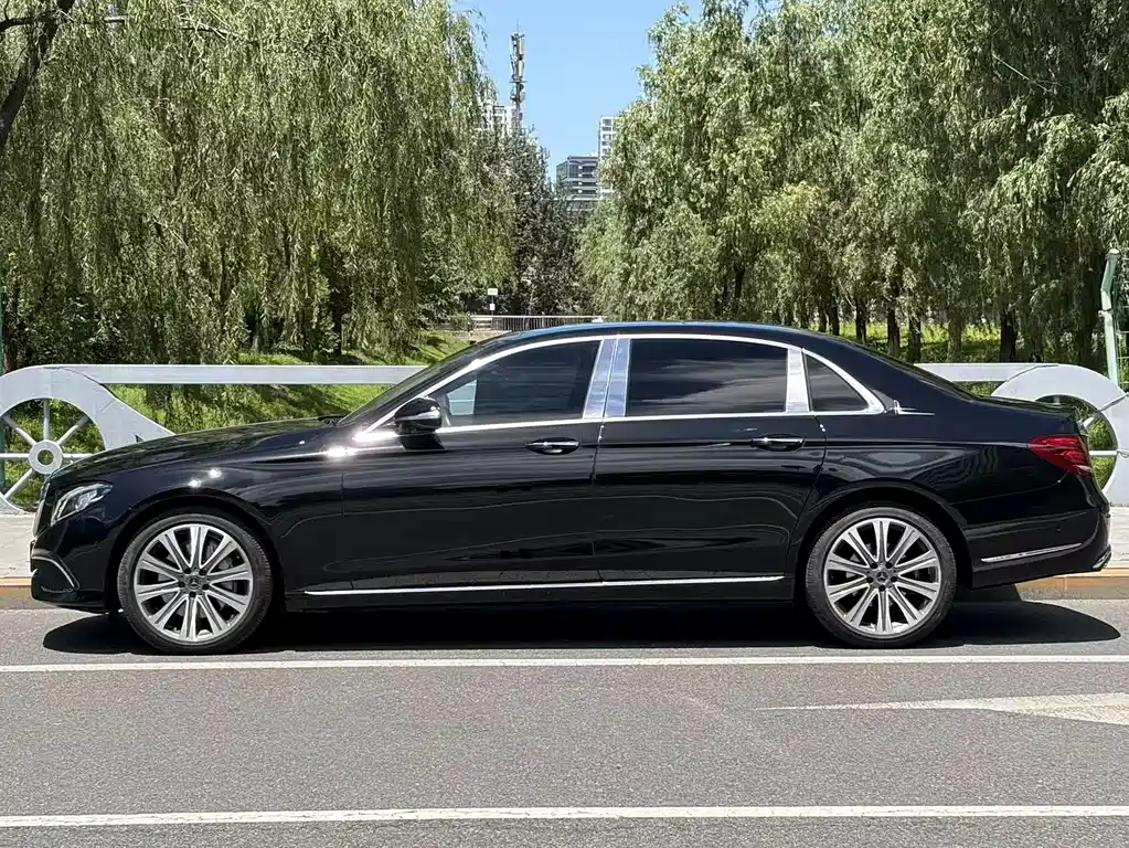 Mercedes-Benz E-Class 2016 — фото 15