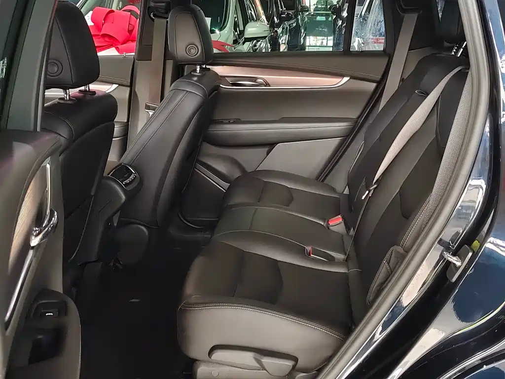 Cadillac XT6 2021 — фото 11