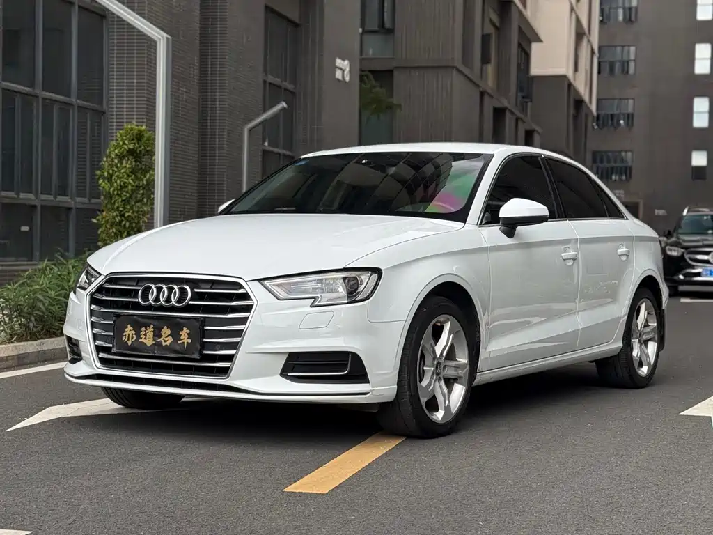 Audi A3 2019 — фото 1