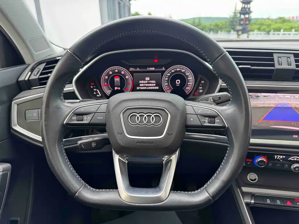 Audi Q3 2021 — фото 15