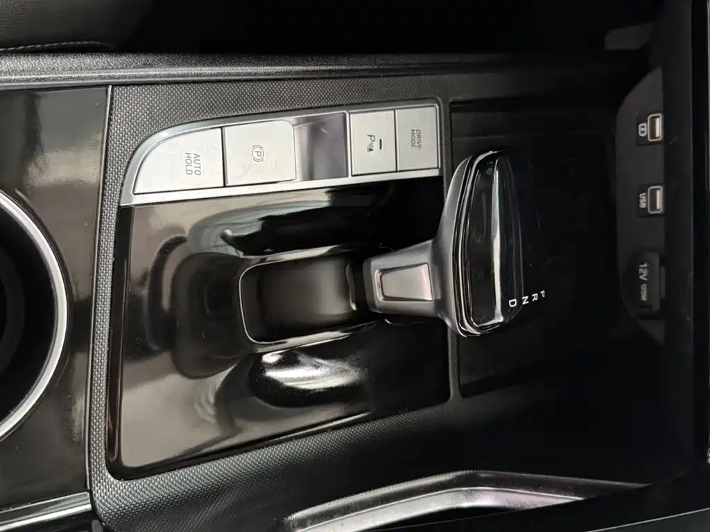 Hyundai Elantra 2022 — фото 14