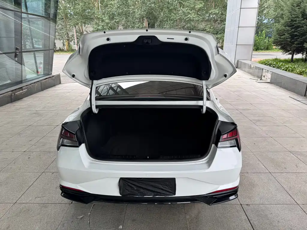 Hyundai Elantra 2022