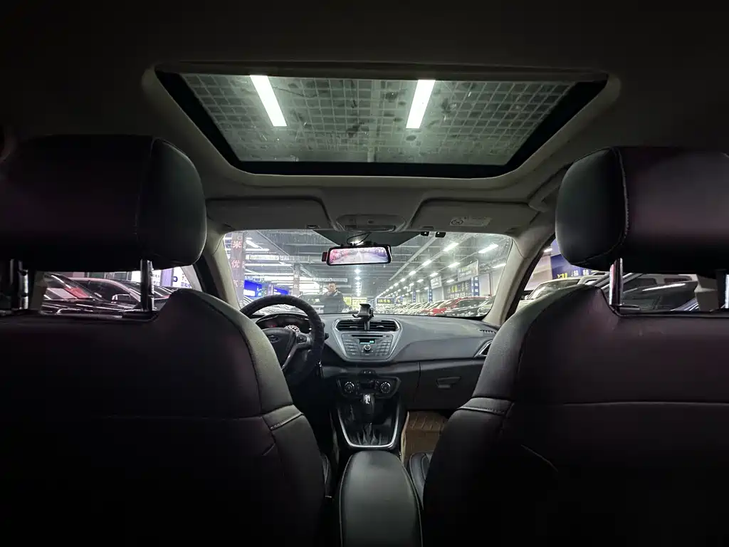 Ford Escort 2015 — фото 15