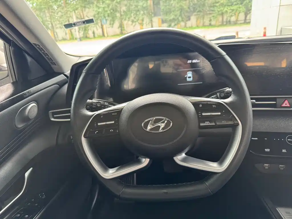 Hyundai Elantra 2022 — фото 13