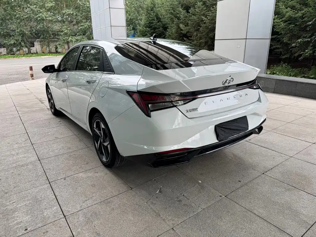 Hyundai Elantra 2022