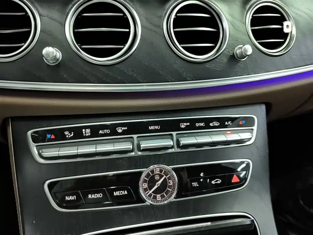 Mercedes-Benz E-Class 2019 — фото 13