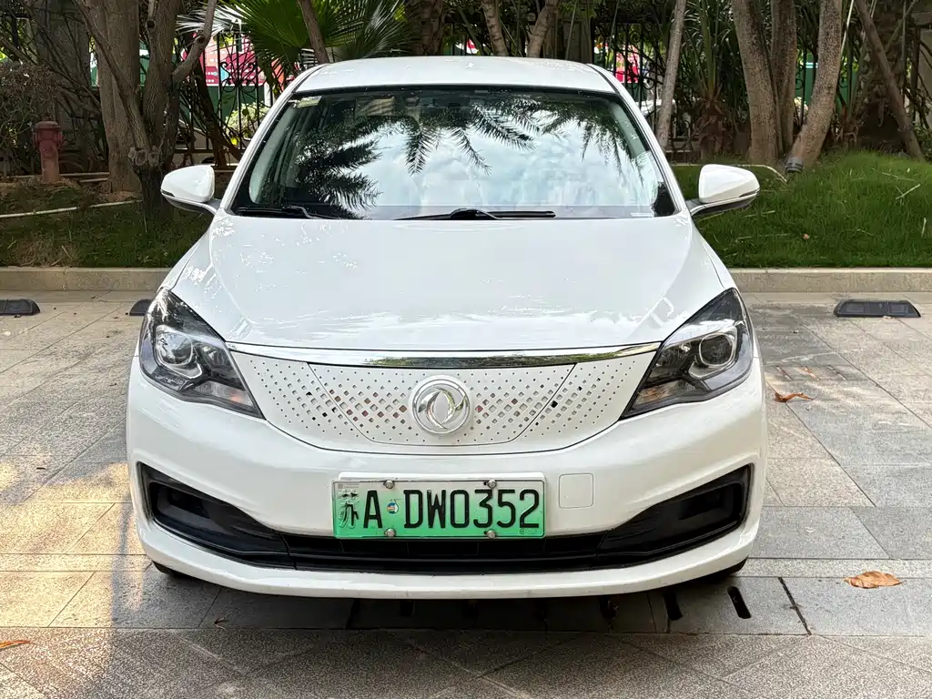 Dongfeng E70 2021