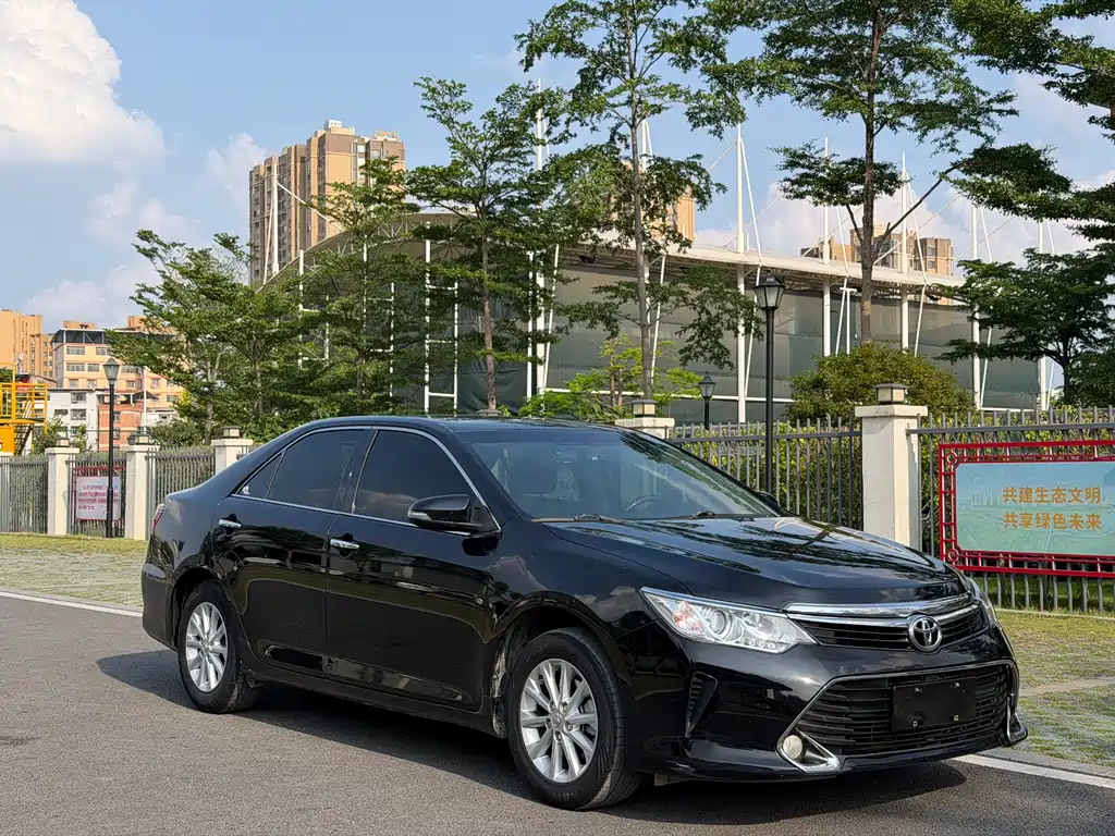 Toyota Camry 2017 — фото 44