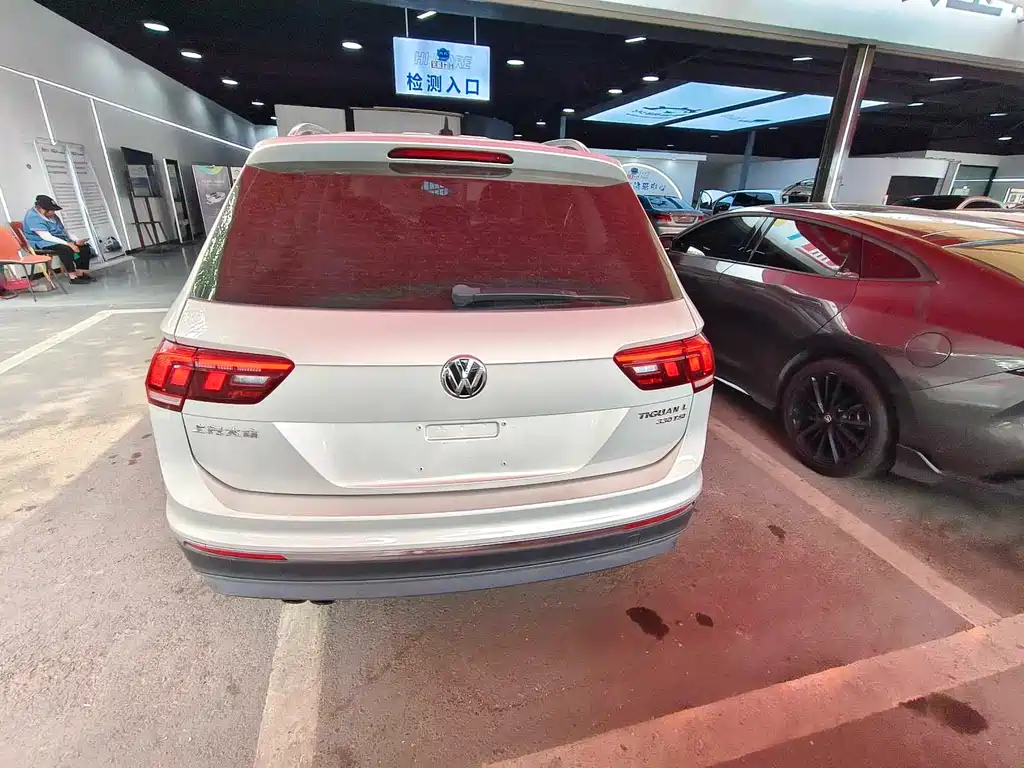 Volkswagen Tiguan L 2018 — фото 9
