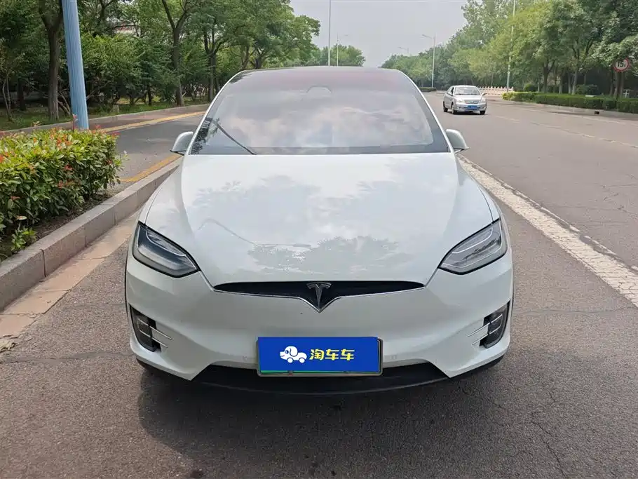 Tesla Model X 2018 — фото 2