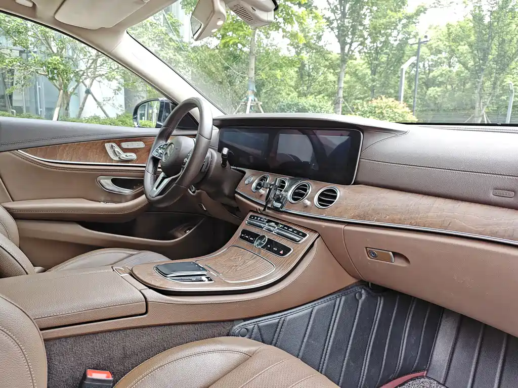 Mercedes-Benz E-Class 2019 — фото 17