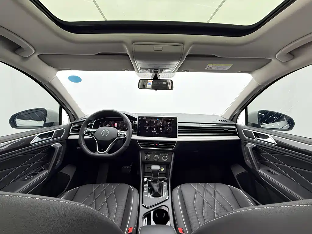 Volkswagen Tiguan L 2023 — фото 10