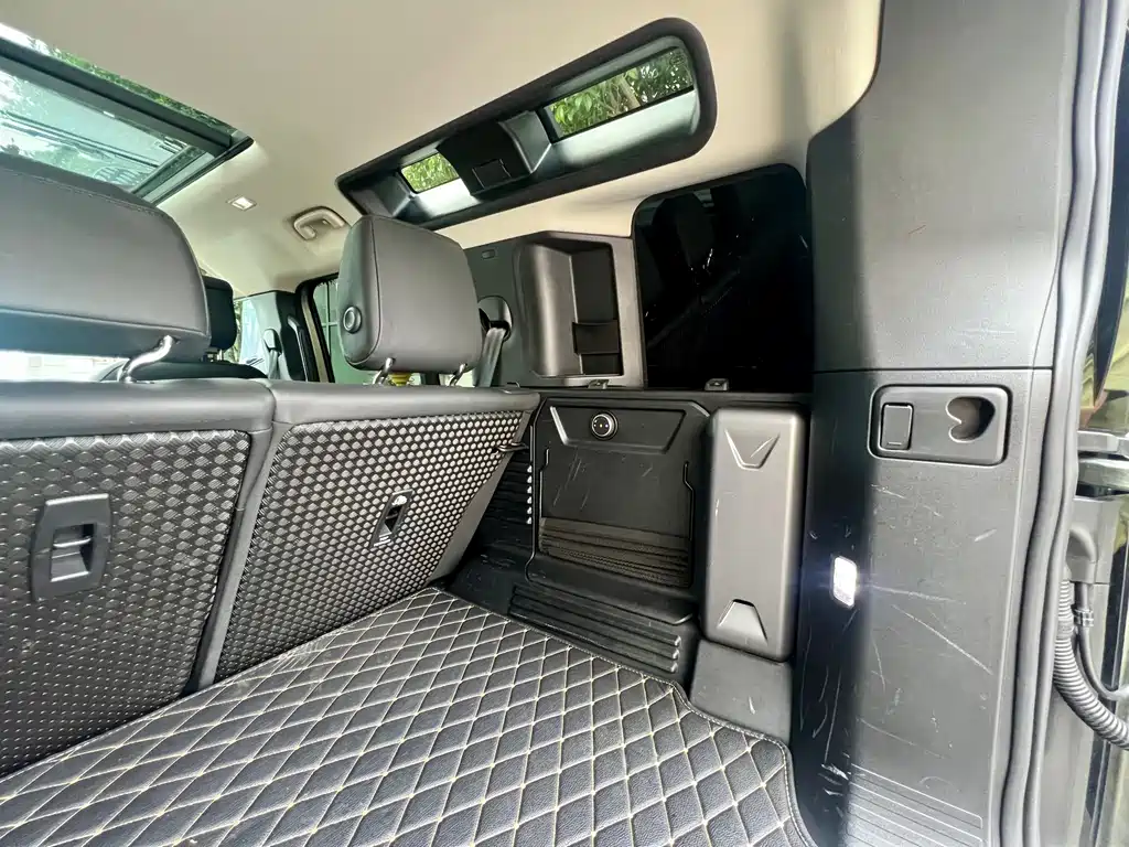 Land Rover Defender 2022 — фото 15