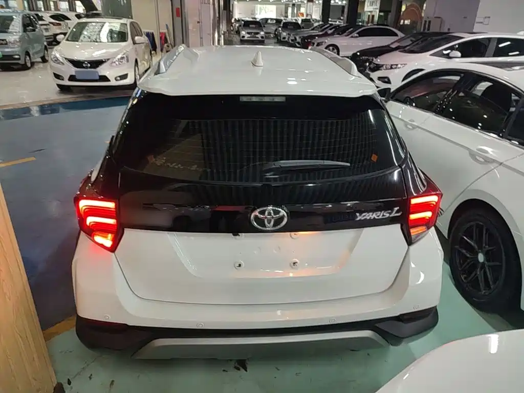 Toyota Yaris L 2022 — фото 6