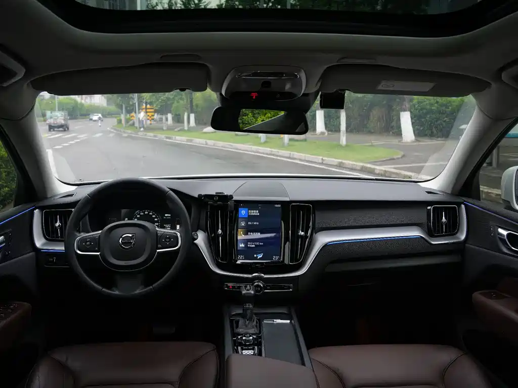 Volvo XC60 2020 — фото 28
