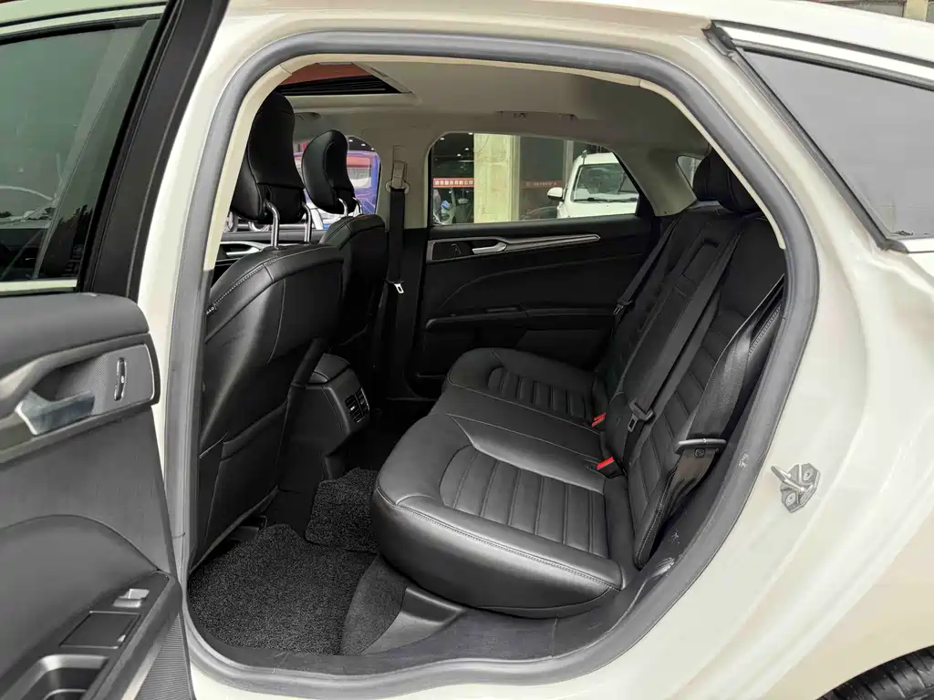 Ford Mondeo 2017 — фото 7