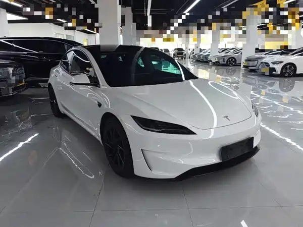 Tesla Model 3 2024