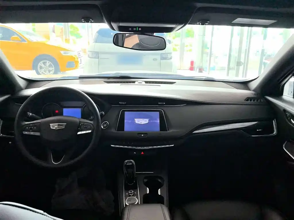 Cadillac XT4 2020 — фото 16