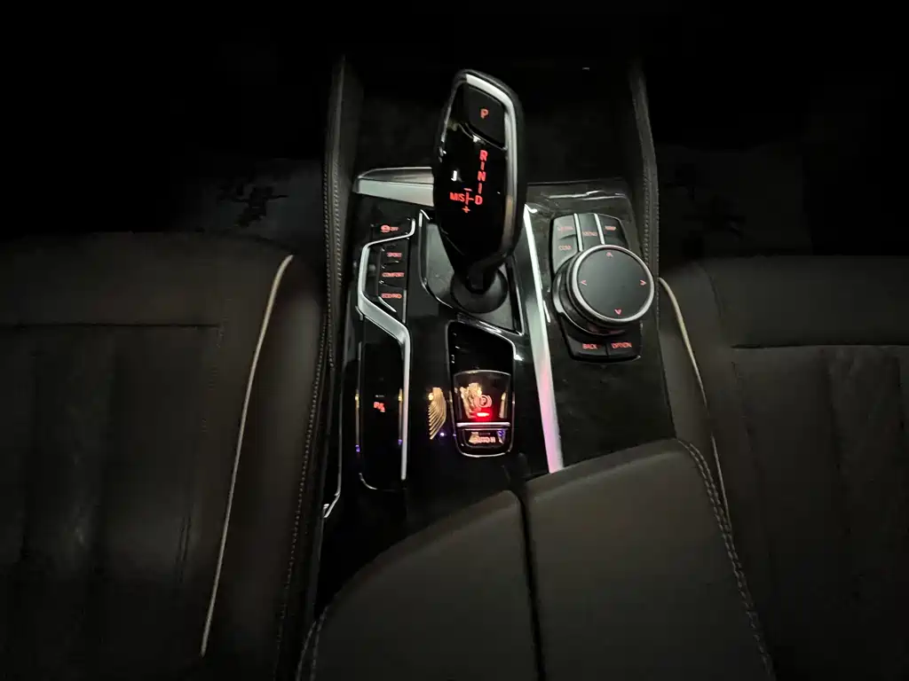 BMW 5 Series 2021 — фото 18
