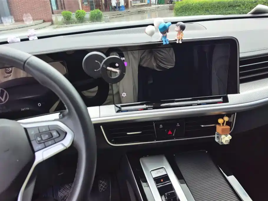 Volkswagen Tavendor 2023 — фото 13