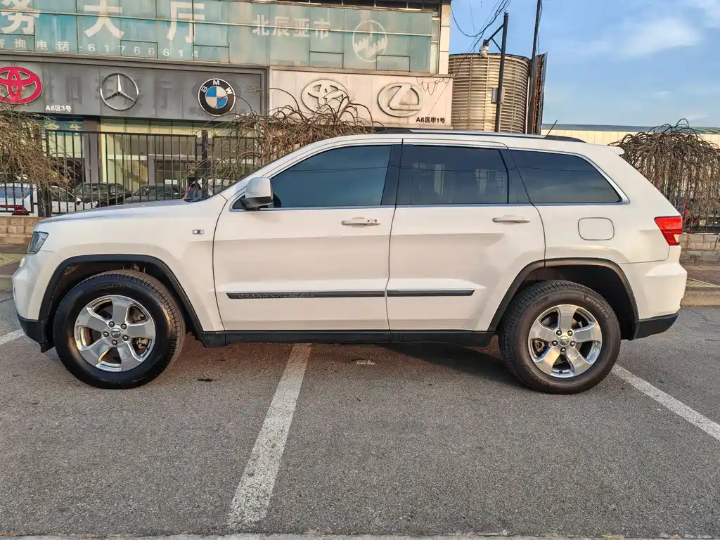 Jeep Grand Cherokee 2013 — фото 3