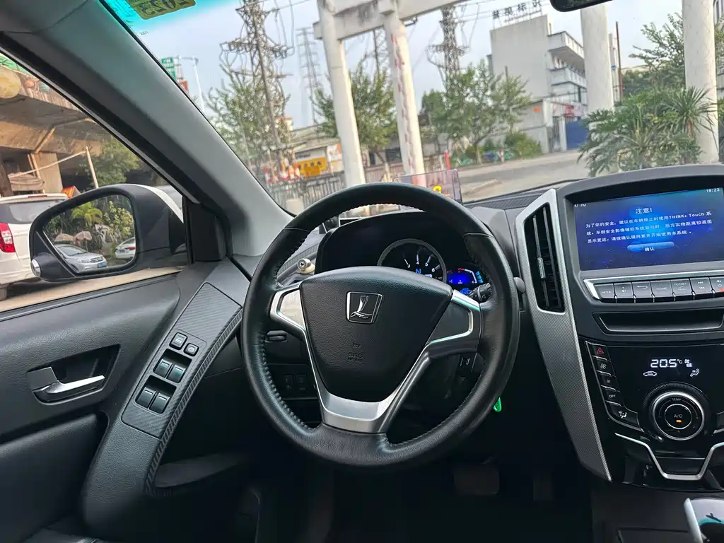 Luxgen You6 SUV 2015 — фото 20