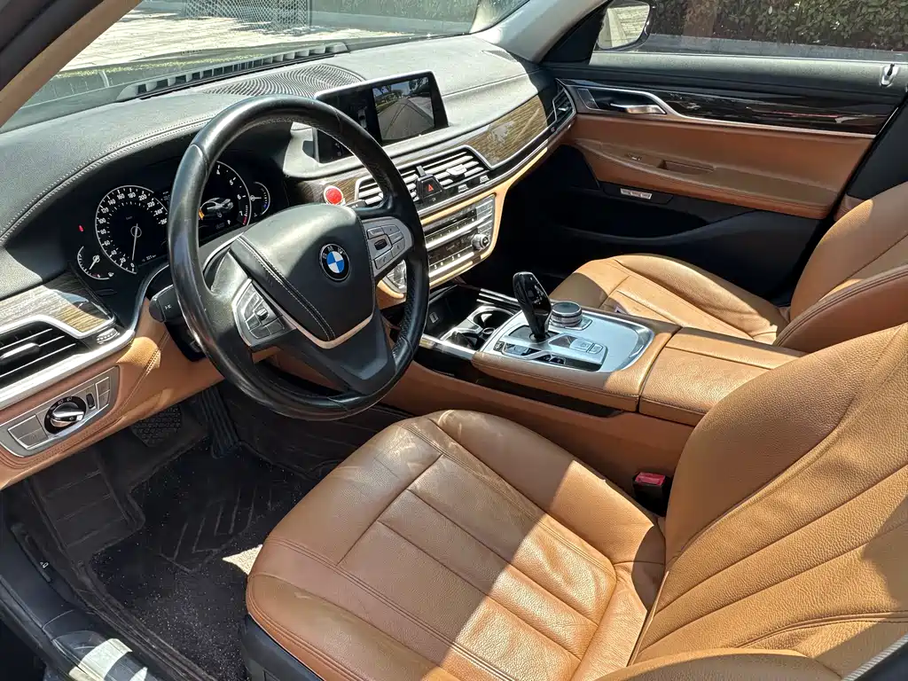 BMW 7 Series 2017 — фото 9