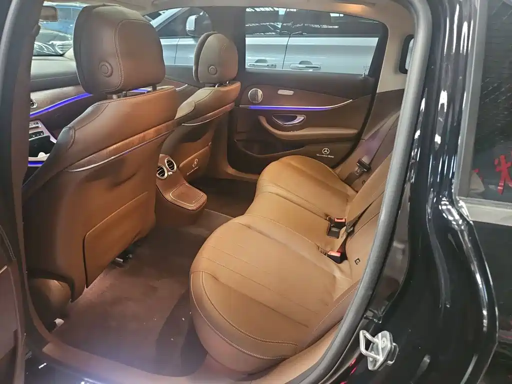 Mercedes-Benz E-Class 2022 — фото 10