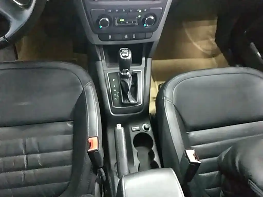 Skoda Yeti 2014 — фото 14