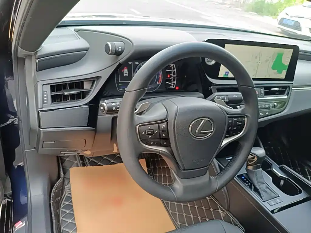 Lexus ES 2023 — фото 11
