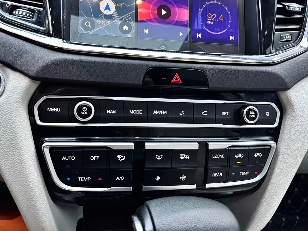 GAC Motor Trumpchi GS8 2017 — фото 24