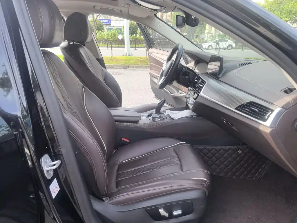 BMW 5 Series New Energy 2020 — фото 16