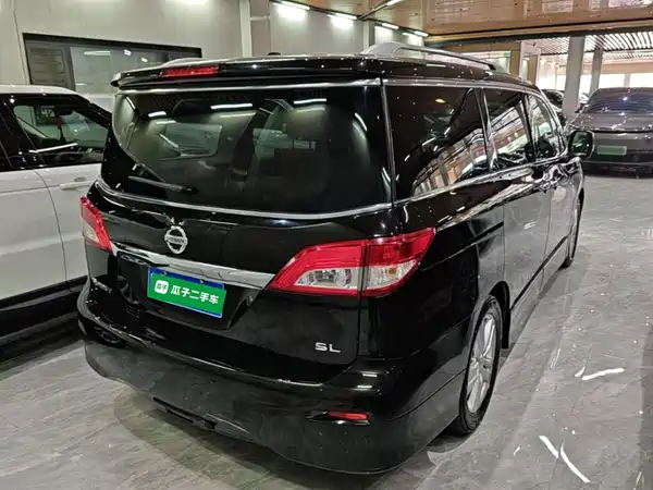 Nissan Quest 2015