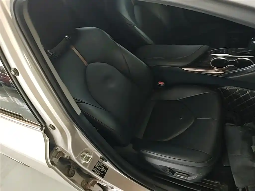 Toyota Camry 2020 — фото 20