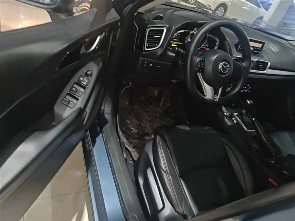 Mazda 3 Axela 2016 — фото 16
