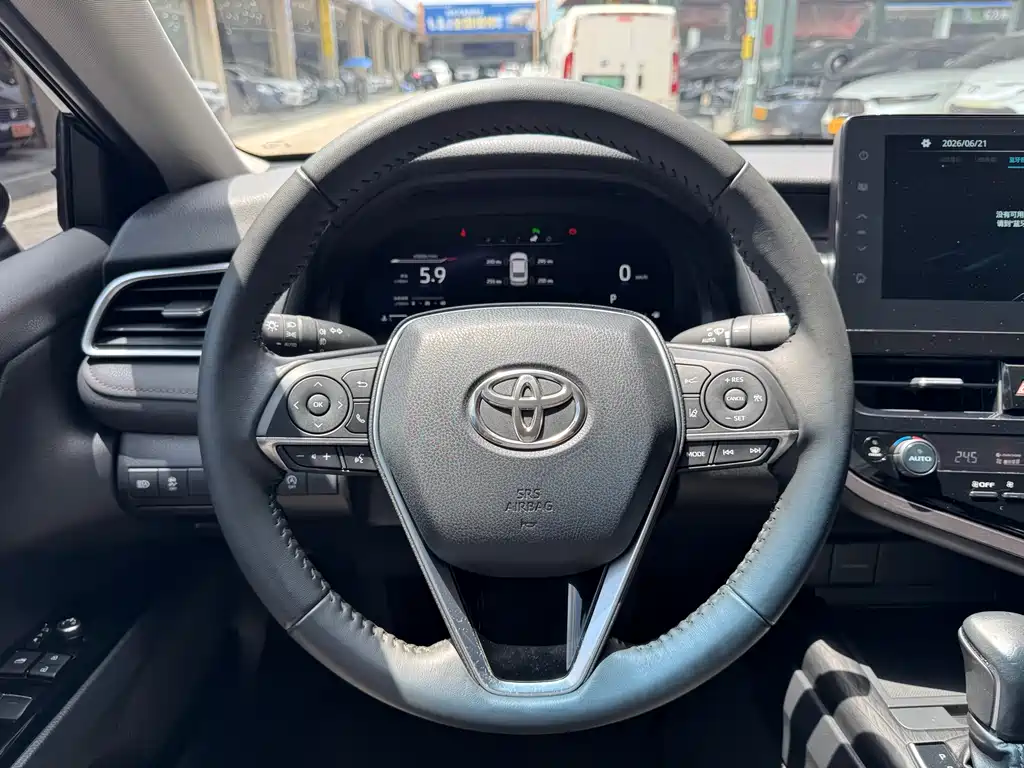 Toyota Camry 2021 — фото 12