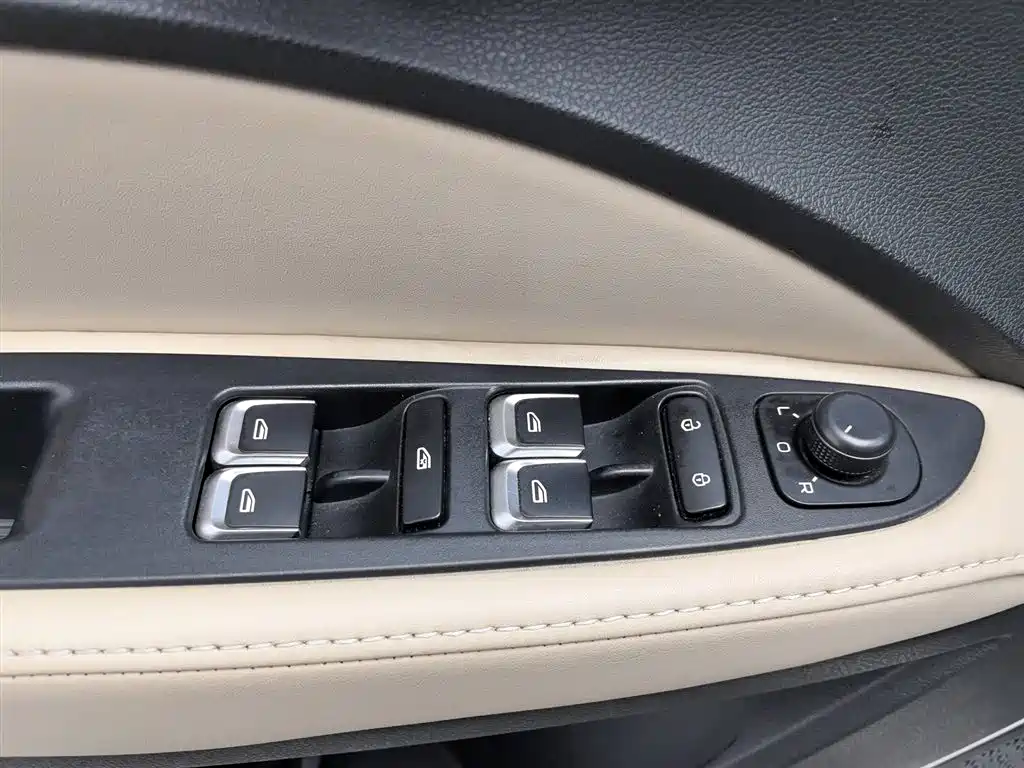 Geely Emgrand 2019 — фото 9