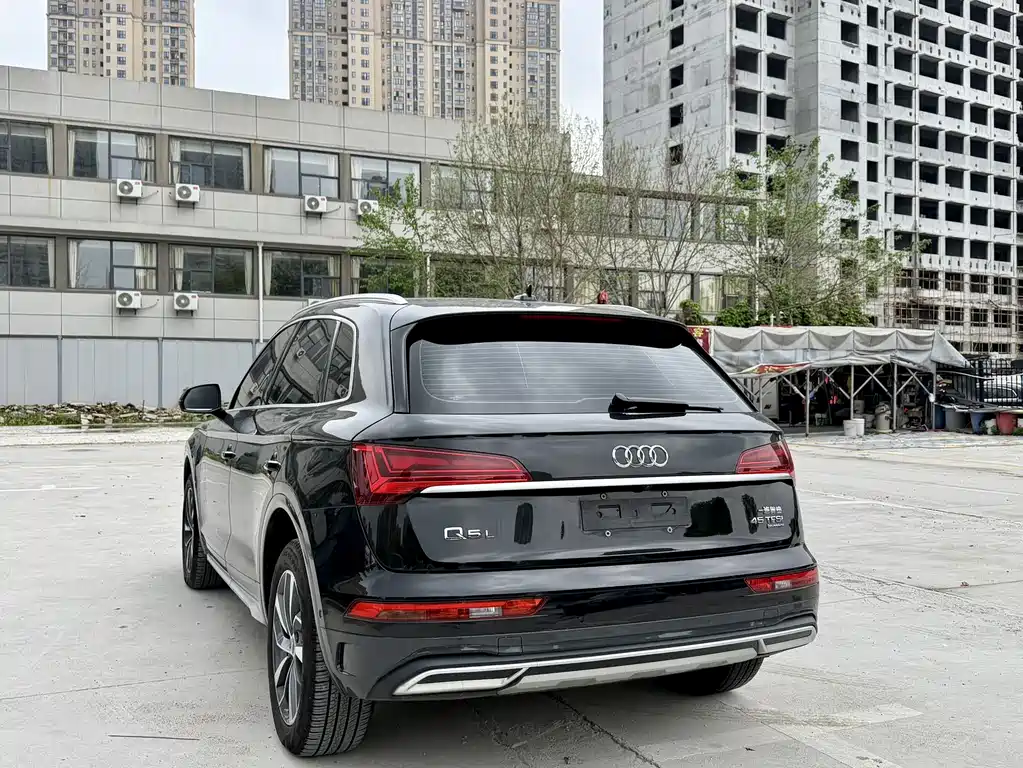 Audi Q5L 2025 — фото 9