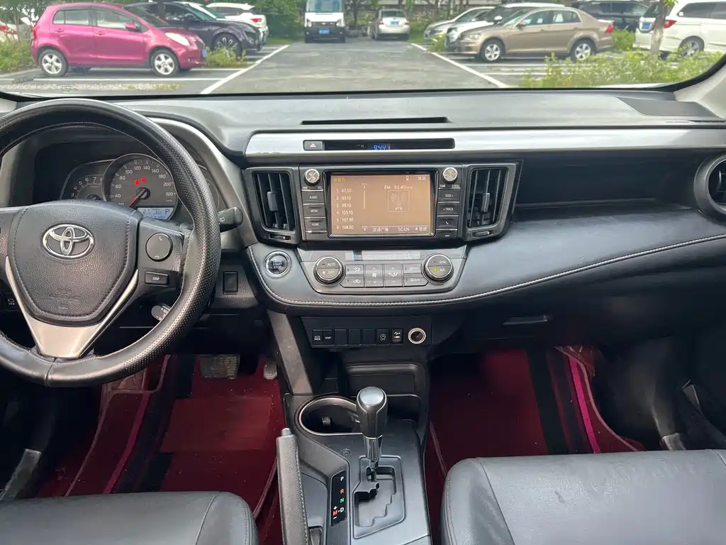 Toyota RAV4 2019 — фото 15