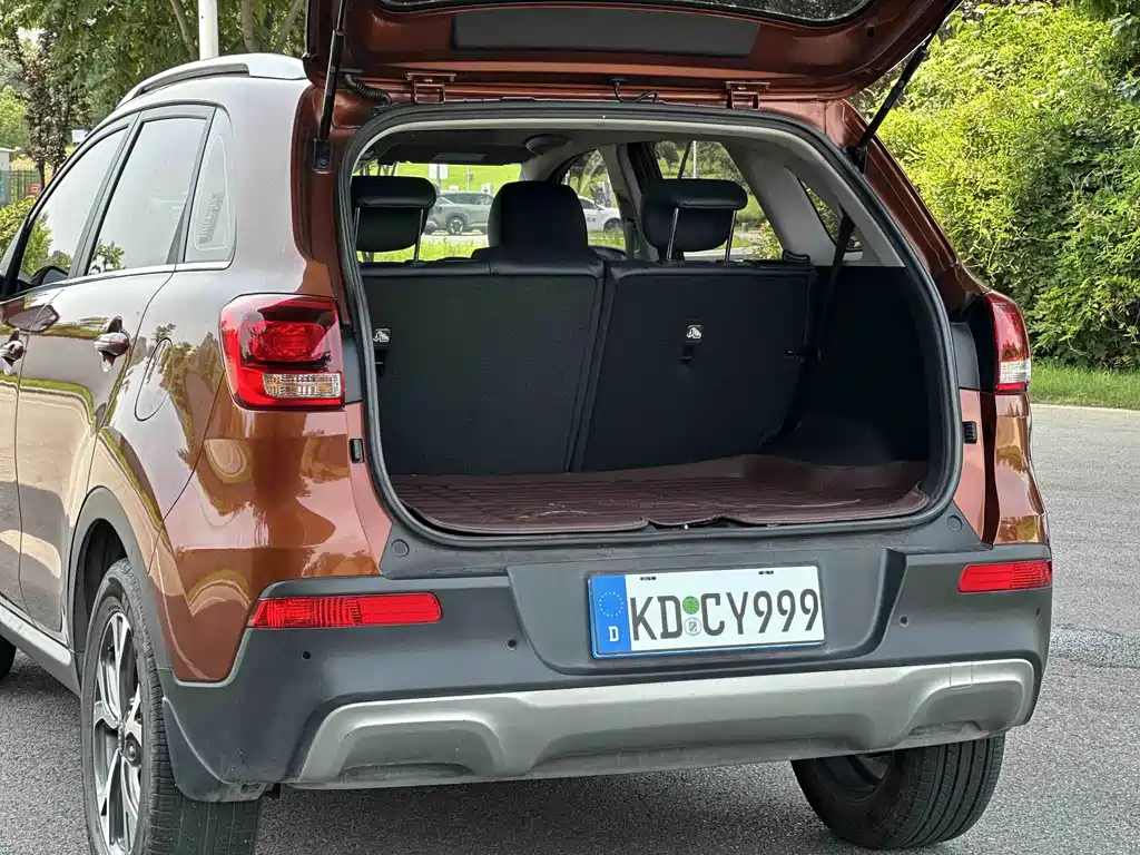 Kia KX3 Proud Running 2015